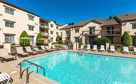Club Hotel Nashville Inn & Suites